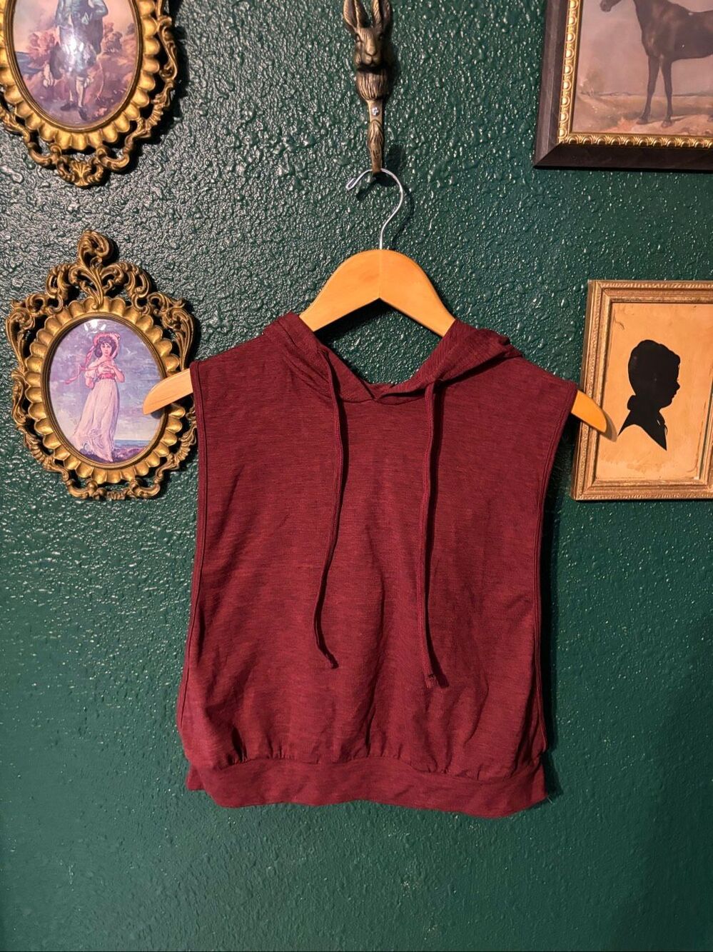 HALARA RED CROPPED SLEEVELESS HOODIE SZ MEDIUM NWT
